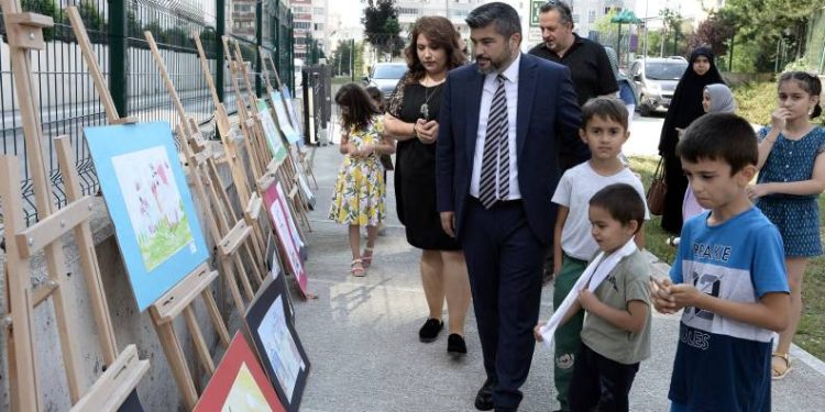 Bursa Bilgi evi öğrencilerinden renkli sergi