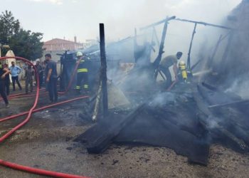 Ahırda çıkan yangın korkuttu