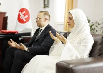 Sevdiği kadınla evlenebilmek için Müslüman oldu