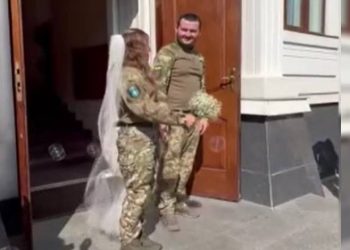 Ukrayna’da askeri üniformalı nikah