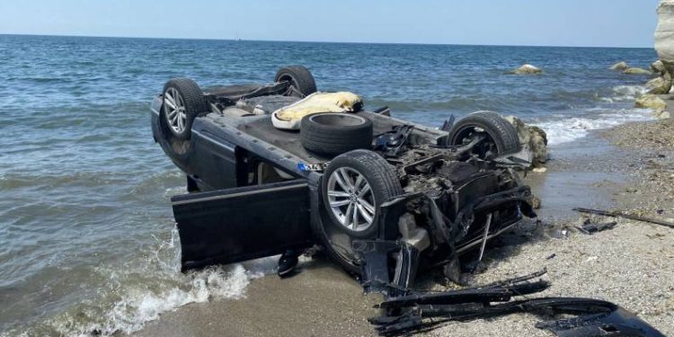 Hacze kızıp aracını uçurumdan attı