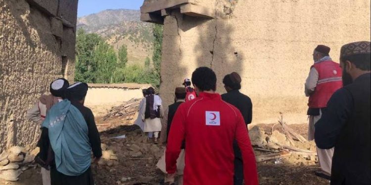 Türk Kızılay’ından Afgan depremzedelere yardım