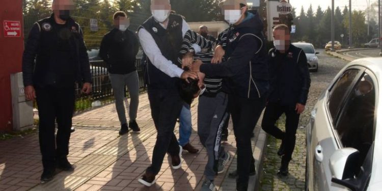 Şehit mezarlarına çirkin saldırıya tahliye