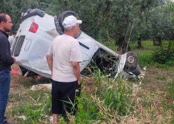Bursa’da minibüs tarlaya uçtu: 3 yaralı