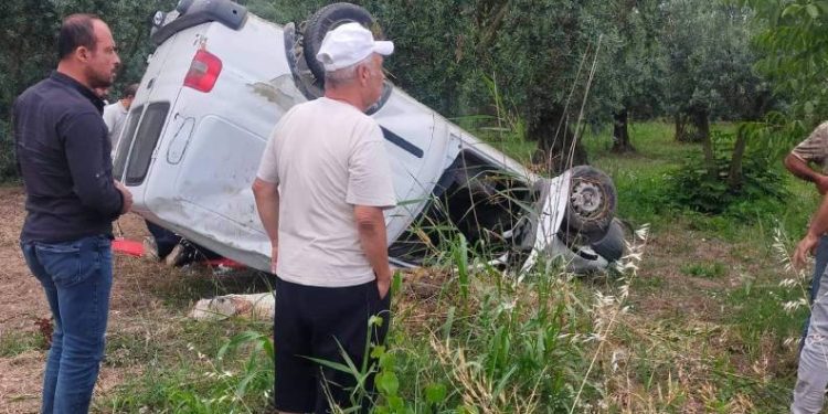 Bursa’da minibüs tarlaya uçtu: 3 yaralı