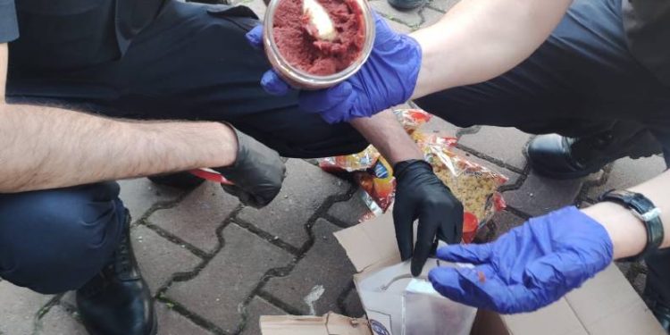 Salça kavanozundan uyuşturucu madde çıktı