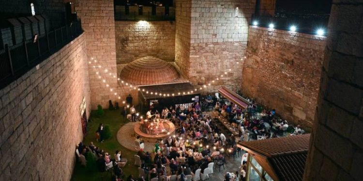 Bursa’da 2300 yıllık zindanda masal keyfi