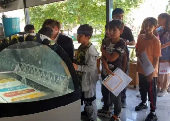 Bursa’da karnesini getirene dondurma