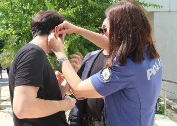 Küpeleri sınavı kaçırmasına neden oldu