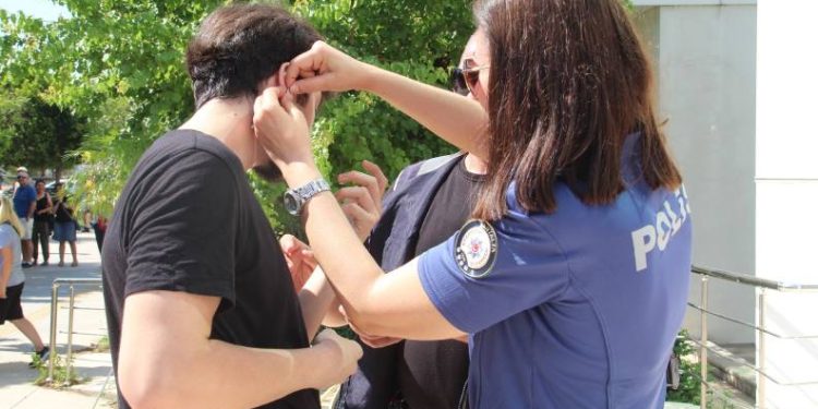 Küpeleri sınavı kaçırmasına neden oldu