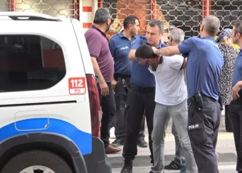 Bursa’da üvey annesini darp edip kendini eve kilitledi