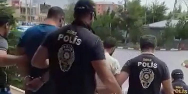 Yasa dışı bahis oynatan 11 kişi yakalandı