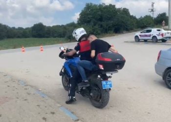 Bursa’da sınava geç kalan öğrenciyi jandarma yetiştirdi