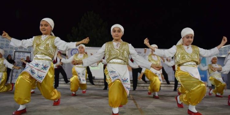 Yıldırım ‘da ‘Erguvan Zamanı’ coşkusu