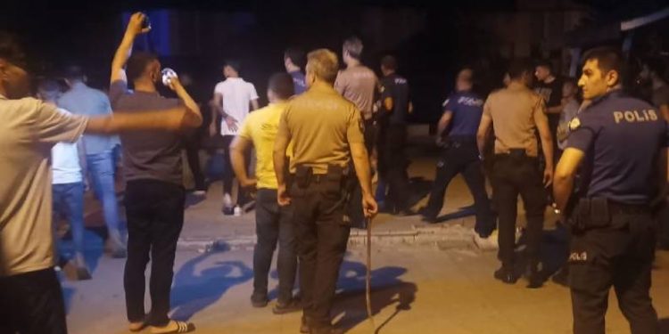 Yan bakma kavgasında 2 kişi yaralandı