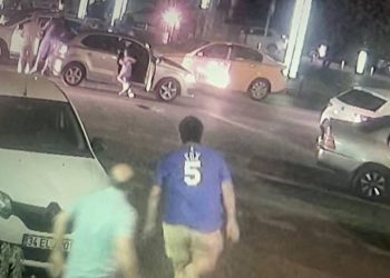 Kavgayı ayırmak isteyen baba oğul bıçaklandı