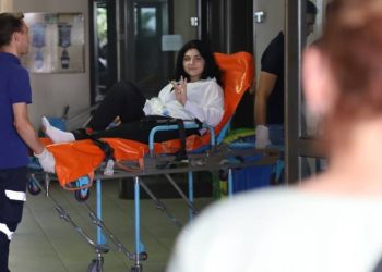 YKS sınavına ambulansla geldi