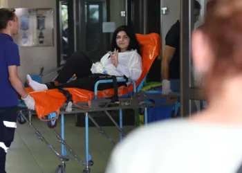 YKS sınavına ambulansla geldi