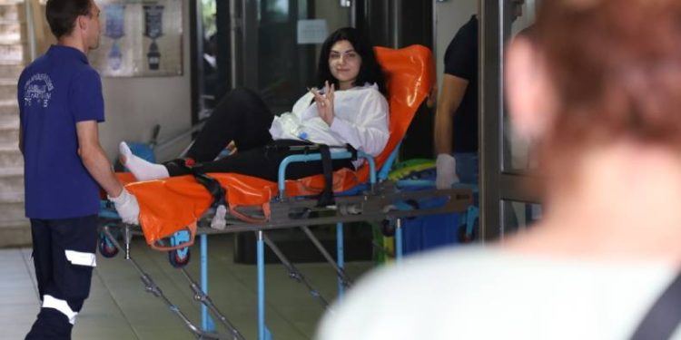 YKS sınavına ambulansla geldi