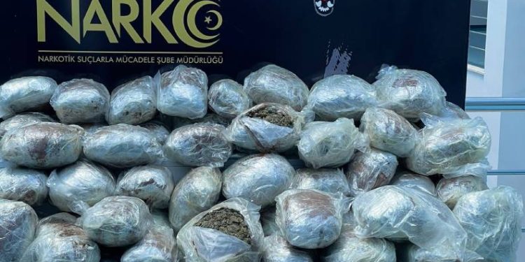 Kahve ile kamufle edilmiş 72 kilo esrar ele geçirildi