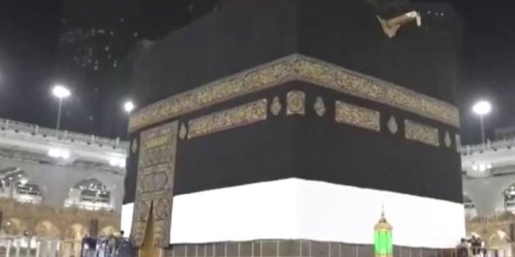 Kabe örtüsü 3 metre yukarı kaldırıldı