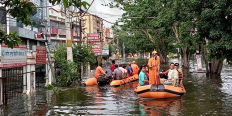 Muson Yağmurları 34 can aldı