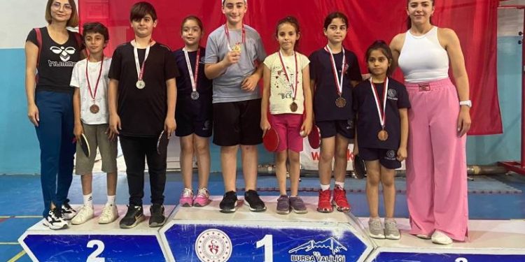 Gemlik masa tenisinde farkını gösterdi