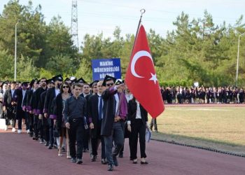Bursa’da yeni mühendislerin mezuniyet heyecanı