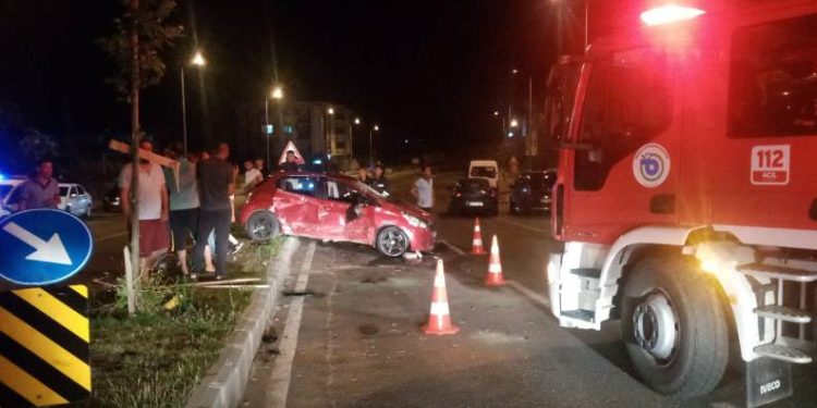 Ehliyetsiz genç izinsiz aldığı arabayla kaza yaptı