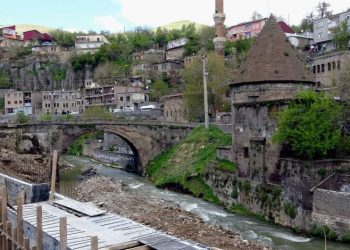 Dere üstü açıldı tarihi köprüler ortaya çıktı