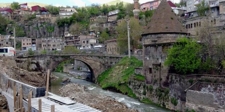 Dere üstü açıldı tarihi köprüler ortaya çıktı