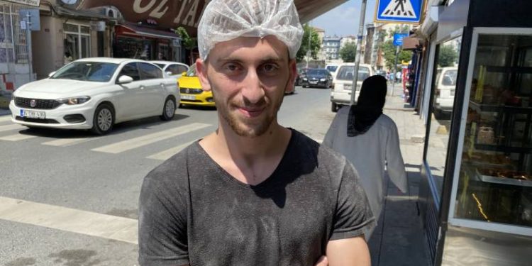 Araba çarpan genç, bir saat sonra işe gitti