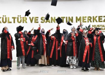 Osmangazi’de yetişkinlerin mezuniyet sevinci