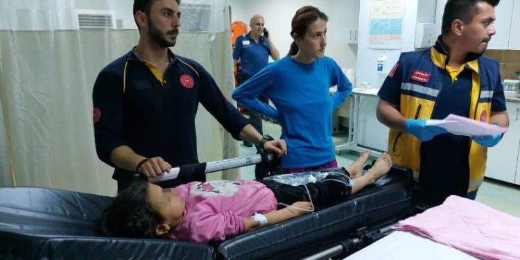 7 yaşındaki çocuğu yılan soktu