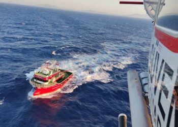 Açık denizde rahatsızlanan balıkçıya kurtarma operasyonu