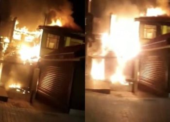 Bursa’da tarihi bina alevlere teslim oldu