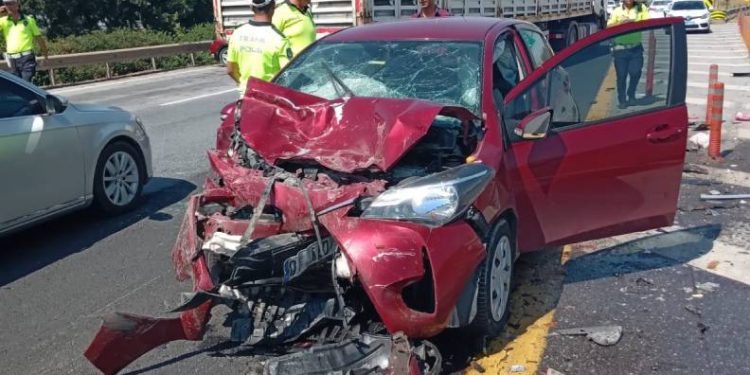 Otoyolda otomobiller çarpıştı: 5 yaralı