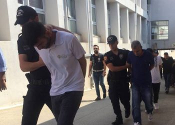 Eski eşini öldürmek için kadın kılığına girdi!