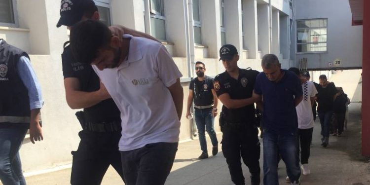 Eski eşini öldürmek için kadın kılığına girdi!