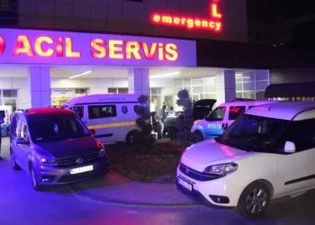 Otomobilinin içinde vuruldu, kendi imkanlarıyla hastaneye gitti