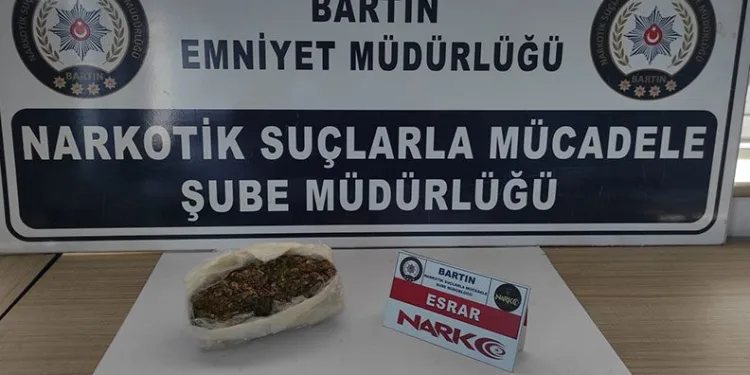 Uyuşturucuyla yakalanan polis memuru tutuklandı