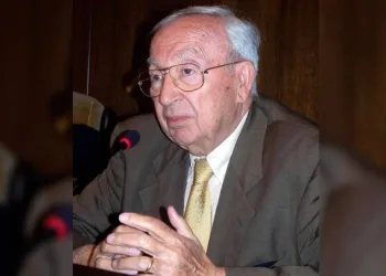 Eski Dışişleri Bakanı İlter Türkmen vefat etti