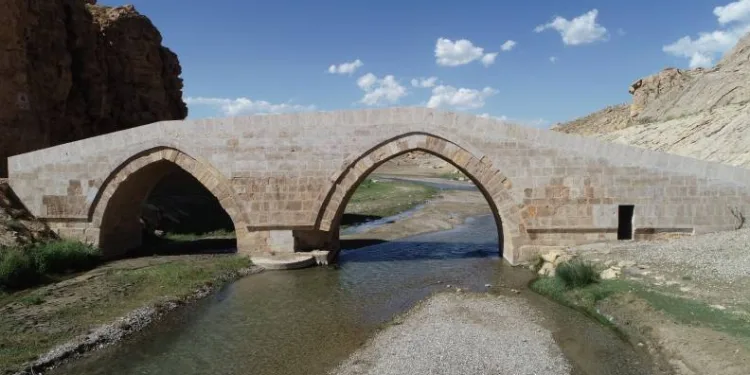 Tarihi Kelekom Köprüsü yıllara meydan okuyor