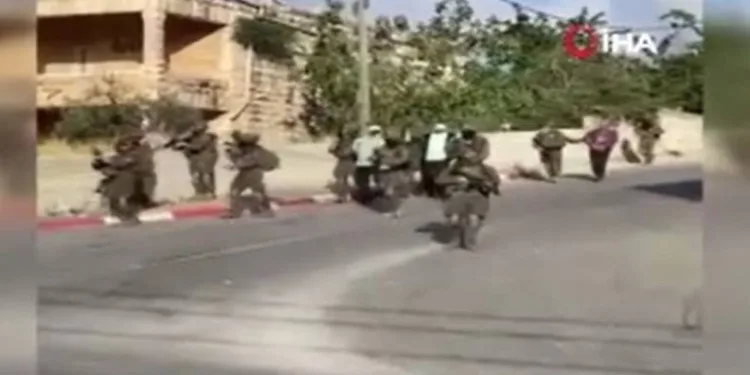 İsrail güçleri, 40 Filistinliyi gözaltına aldı