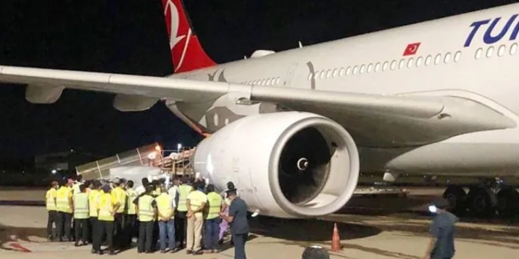 THY kargo uçağına konteyner çarptı