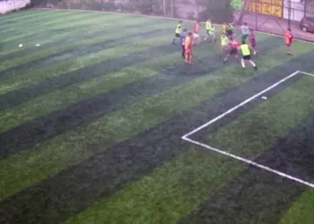 Halı saha maçı boks ringine döndü