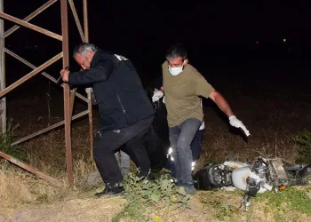 Motosikletiyle gerilim hattının direğine çarpan genç, hayatını kaybetti