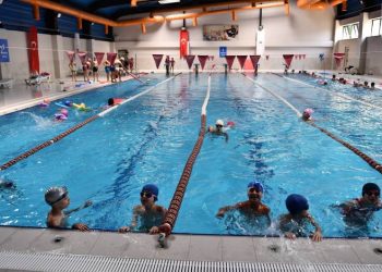 Bursa’da minik yüzücülerin sertifika heyecanı