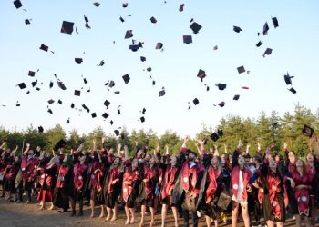Bursa’da veterinerlerden coşkulu mezuniyet