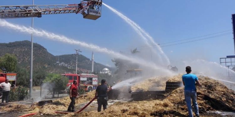 20 ton saman küle döndü